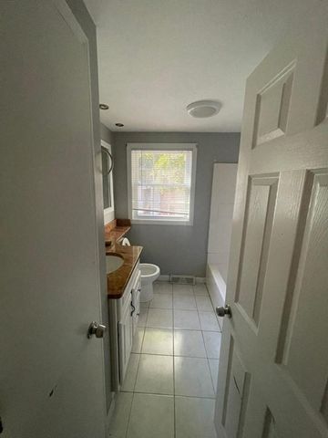 952 Head Of Bay Rd, Plymouth, MA 02360