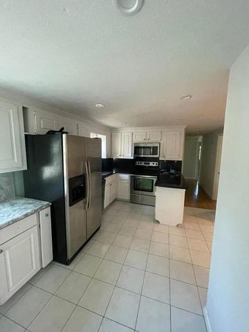 952 Head Of Bay Rd, Plymouth, MA 02360