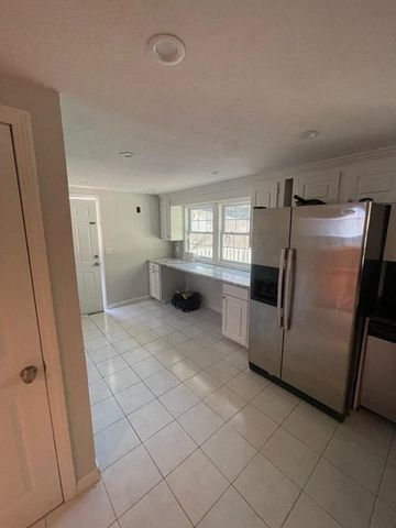 952 Head Of Bay Rd, Plymouth, MA 02360