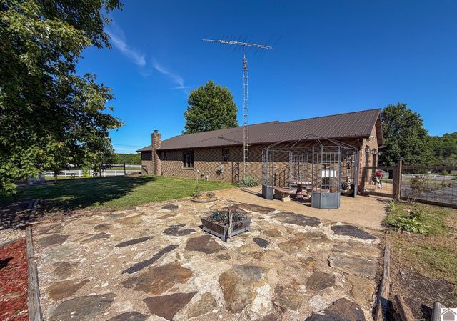 2391 E US 60, Marion, KY 42064