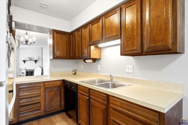 4503 SW 33rd TER, Topeka, KS 66614