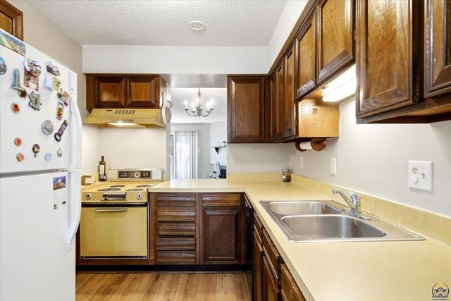 4503 SW 33rd TER, Topeka, KS 66614