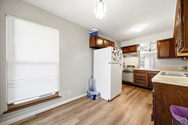 4503 SW 33rd TER, Topeka, KS 66614