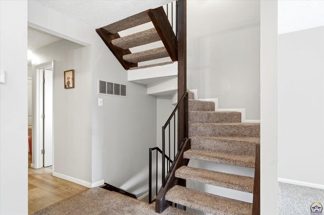 4503 SW 33rd TER, Topeka, KS 66614