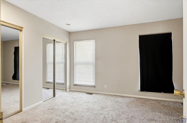 4503 SW 33rd TER, Topeka, KS 66614