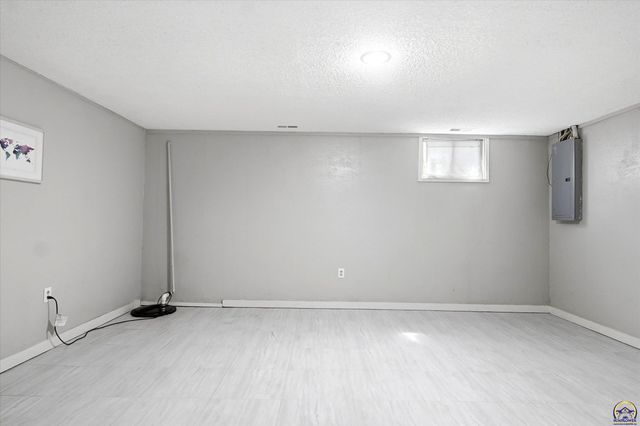 4503 SW 33rd TER, Topeka, KS 66614