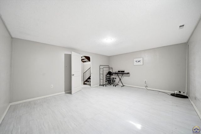 4503 SW 33rd TER, Topeka, KS 66614