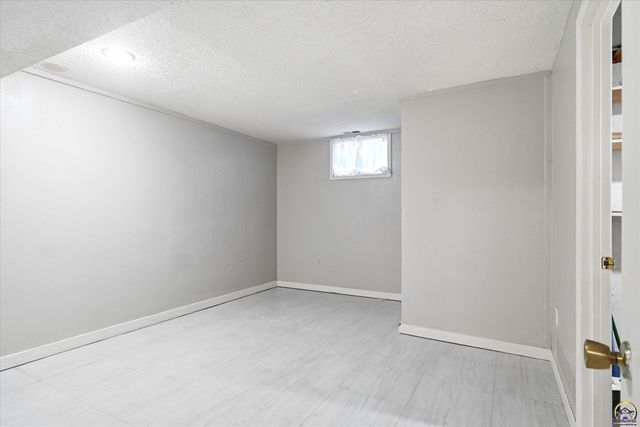 4503 SW 33rd TER, Topeka, KS 66614