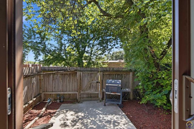 4503 SW 33rd TER, Topeka, KS 66614