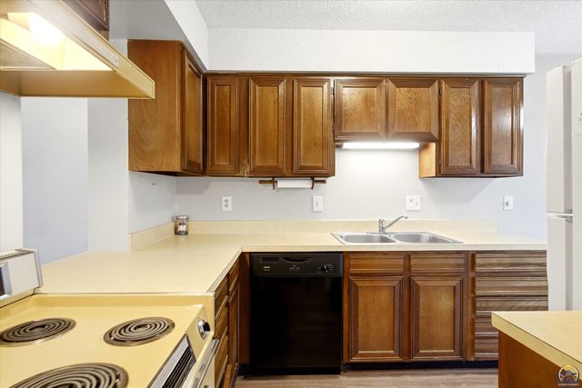 4503 SW 33rd TER, Topeka, KS 66614