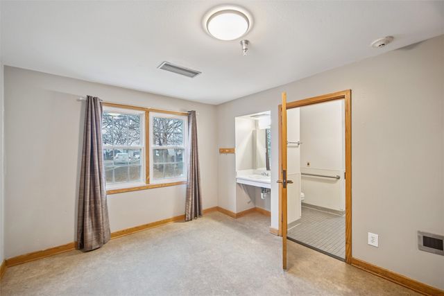 4220 E Douglas Avenue, Des Moines, IA 50317