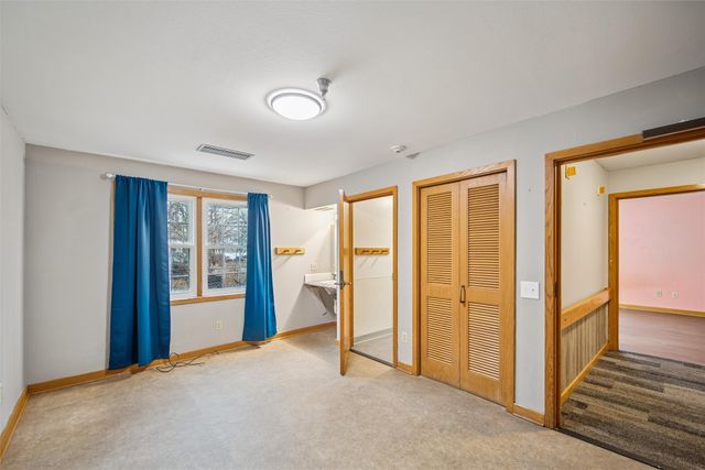 4220 E Douglas Avenue, Des Moines, IA 50317