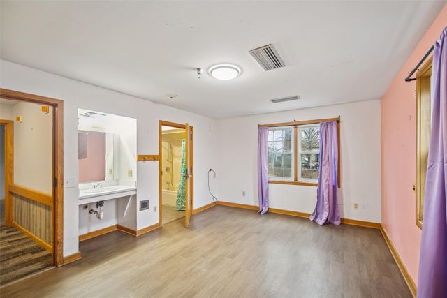 4220 E Douglas Avenue, Des Moines, IA 50317