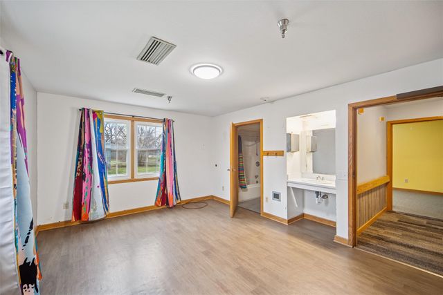 4220 E Douglas Avenue, Des Moines, IA 50317