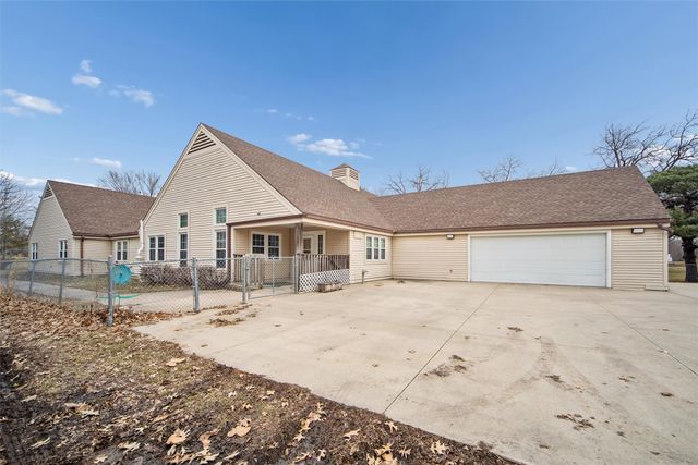 4220 E Douglas Avenue, Des Moines, IA 50317