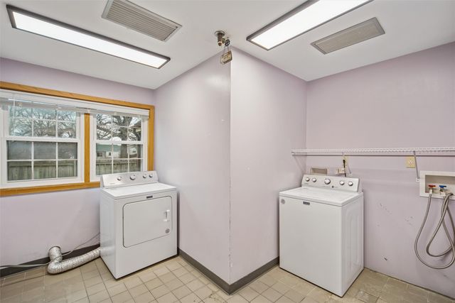 4220 E Douglas Avenue, Des Moines, IA 50317