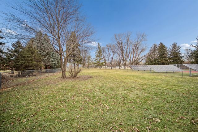 4220 E Douglas Avenue, Des Moines, IA 50317