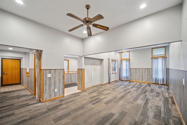 4220 E Douglas Avenue, Des Moines, IA 50317