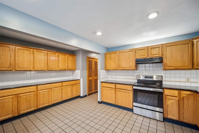 4220 E Douglas Avenue, Des Moines, IA 50317