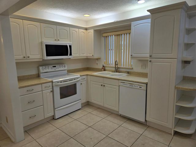 10125 NW 71st Street, Tamarac, FL 33321