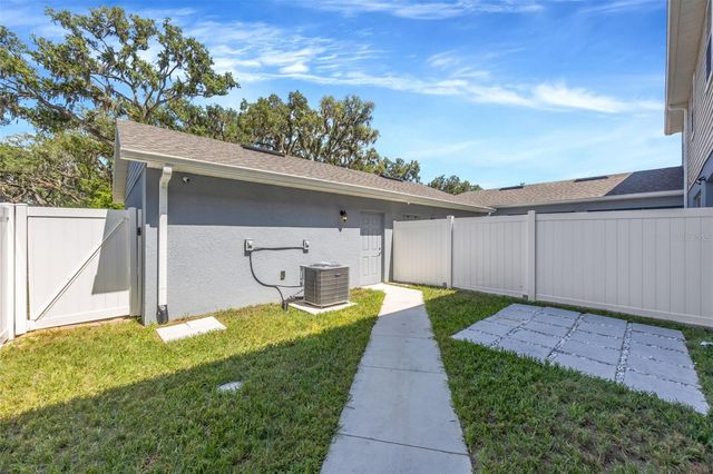 5022 AVALON PARK BOULEVARD, Wesley Chapel, FL 33545