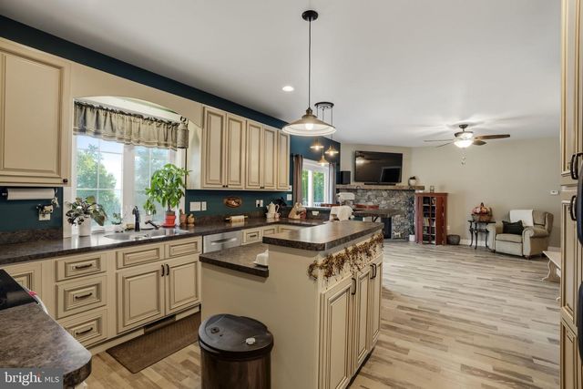 744 LIME QUARRY RD, Gap, PA 17527