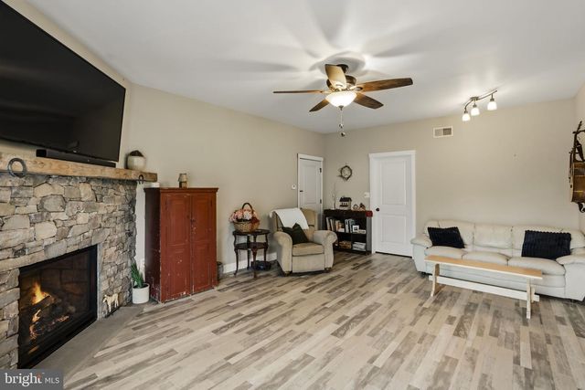744 LIME QUARRY RD, Gap, PA 17527