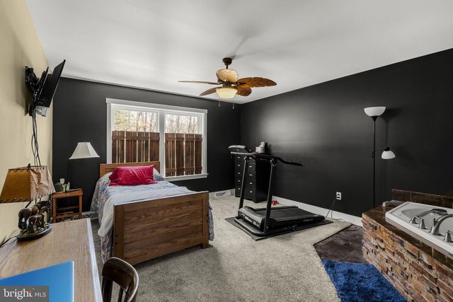 744 LIME QUARRY RD, Gap, PA 17527