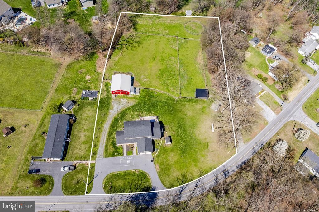744 LIME QUARRY RD, Gap, PA 17527