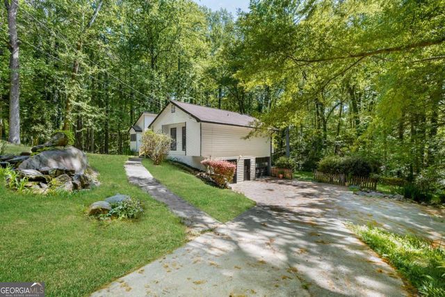 1373 Fairfield Drive SW, Lilburn, GA 30047