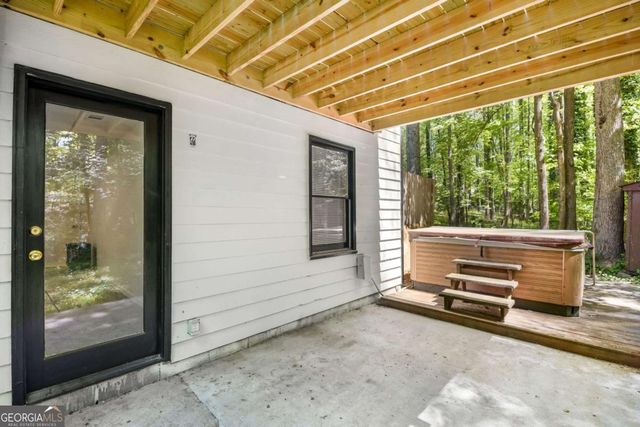 1373 Fairfield Drive SW, Lilburn, GA 30047