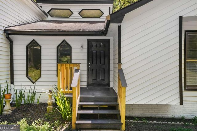 1373 Fairfield Drive SW, Lilburn, GA 30047