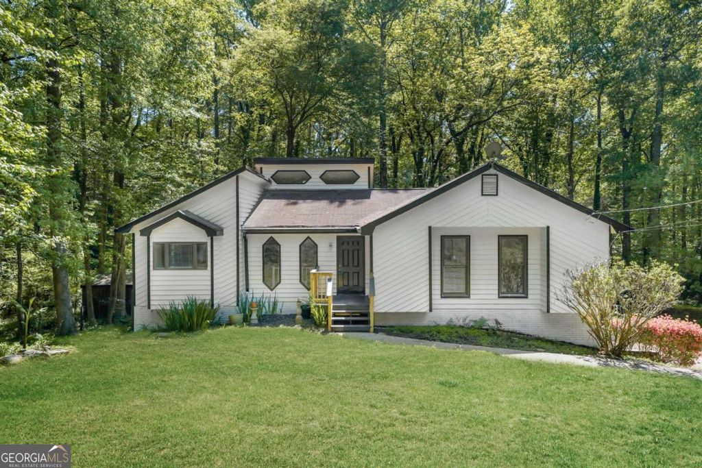 1373 Fairfield Drive SW, Lilburn, GA 30047