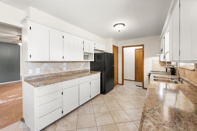 400 Longview SW Drive, Piedmont, OK 73078