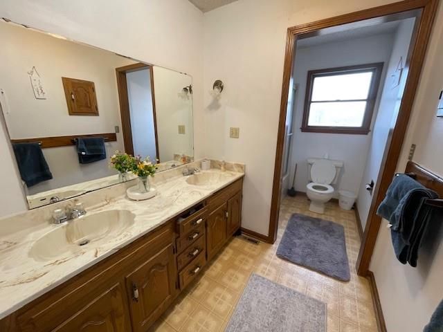 304 S 69th Highway, Pittsburg, KS 66762