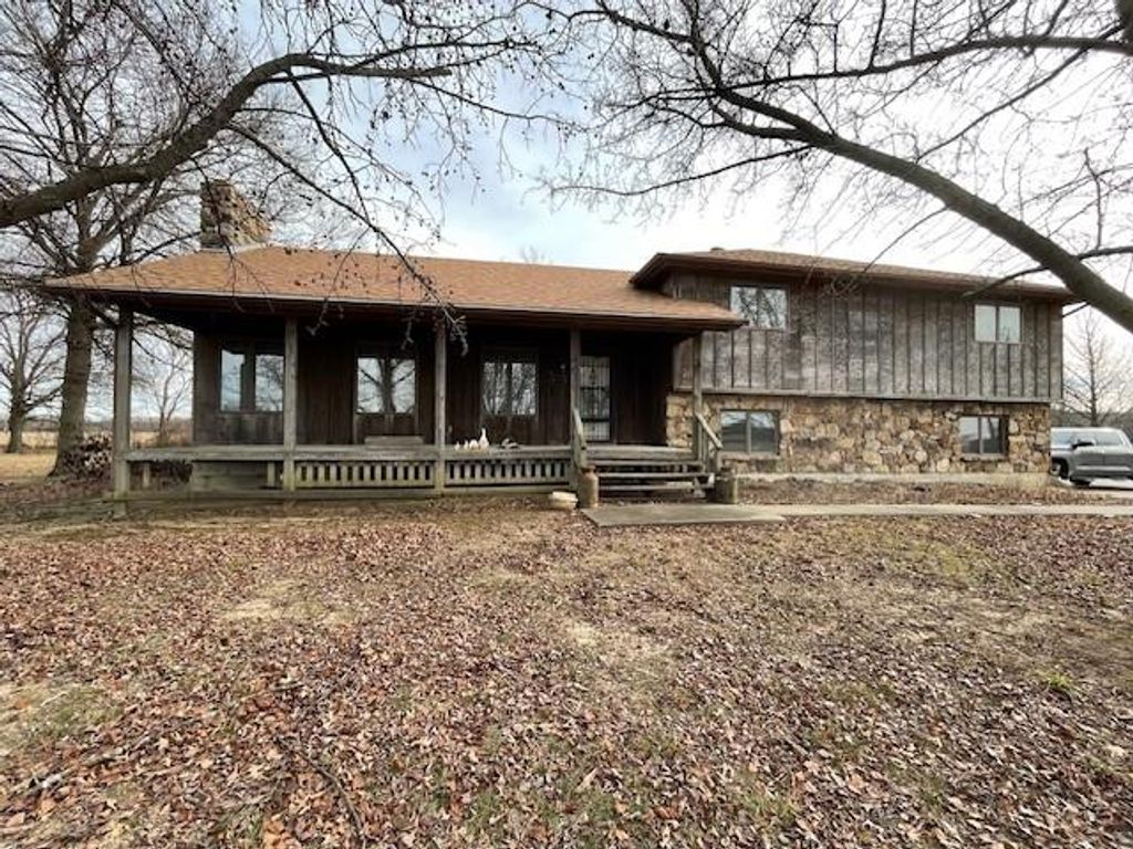 304 S 69th Highway, Pittsburg, KS 66762