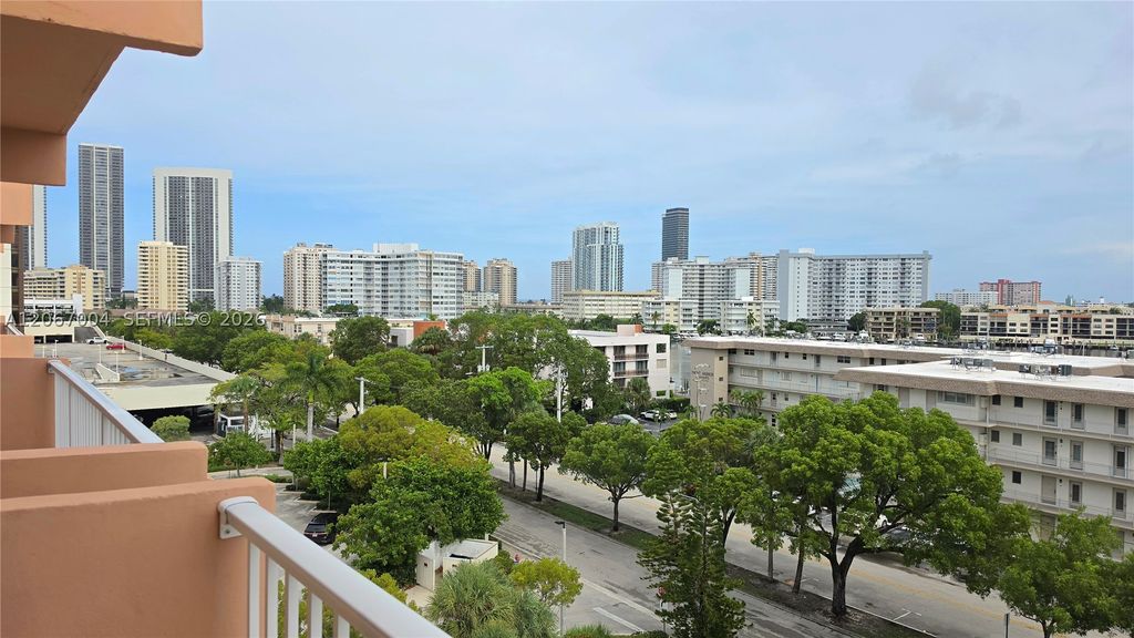 2200 E Hallandale Beach Blvd 709, Hallandale Beach, FL 33009