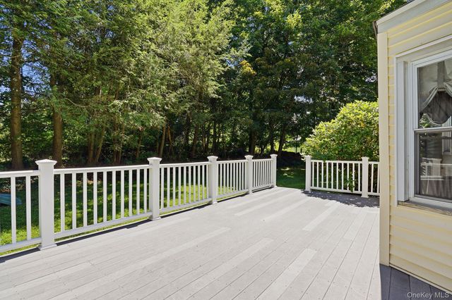 5 Hampton Place, Katonah, NY 10536