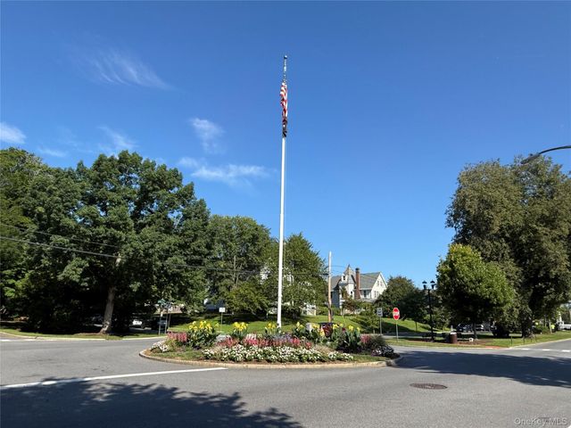 5 Hampton Place, Katonah, NY 10536