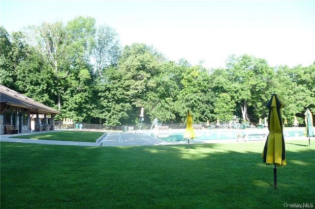5 Hampton Place, Katonah, NY 10536