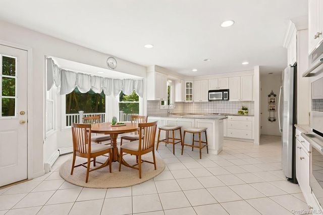 5 Hampton Place, Katonah, NY 10536