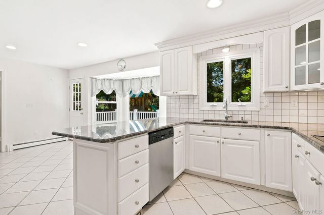 5 Hampton Place, Katonah, NY 10536