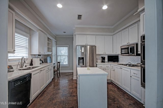 8 Moss Forest Place, Jackson, MS 39211