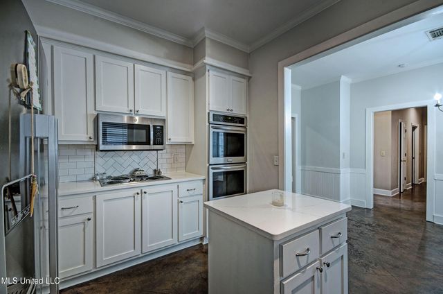 8 Moss Forest Place, Jackson, MS 39211