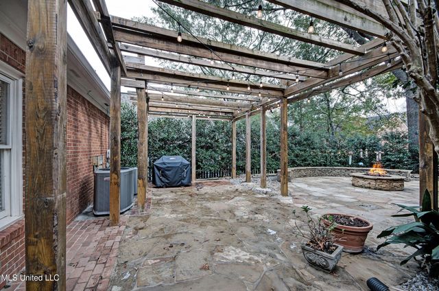 8 Moss Forest Place, Jackson, MS 39211