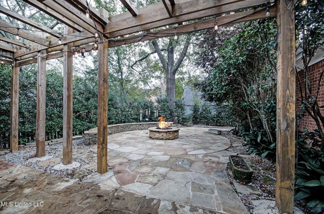 8 Moss Forest Place, Jackson, MS 39211