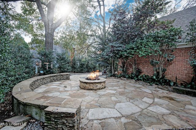 8 Moss Forest Place, Jackson, MS 39211