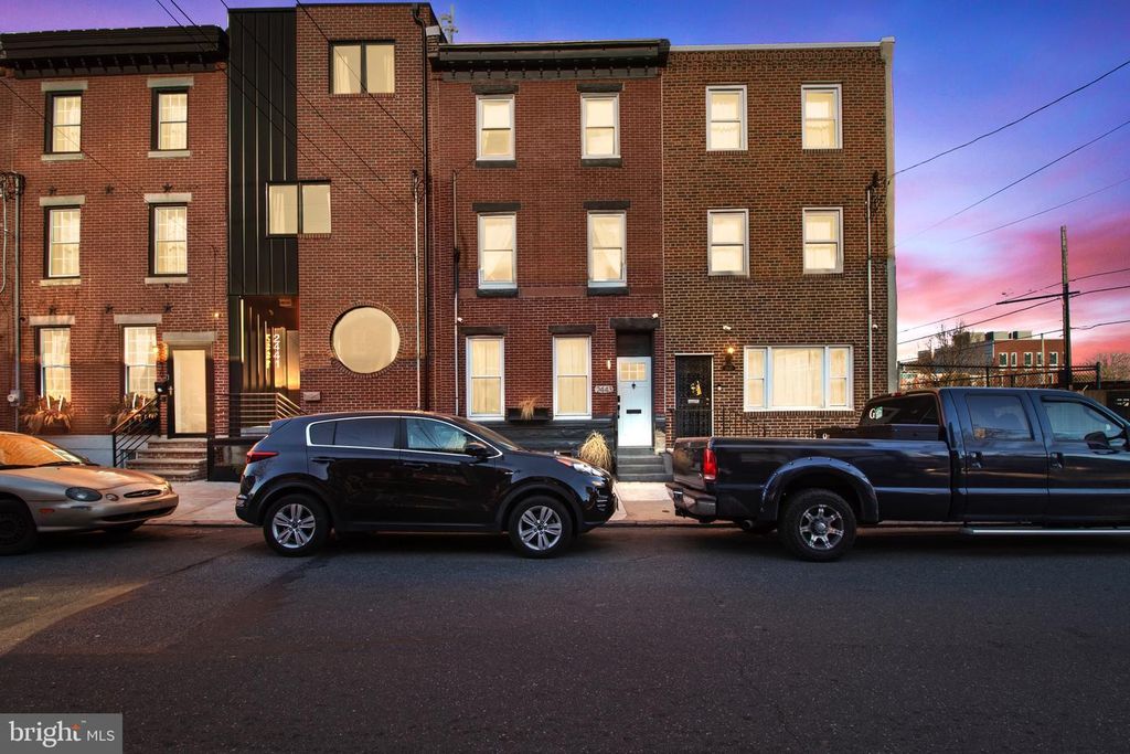 2443 E CUMBERLAND ST, Philadelphia, PA 19125