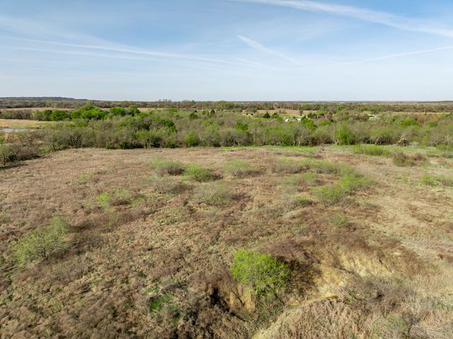 3692 Fm 66, Grandview, TX 76050