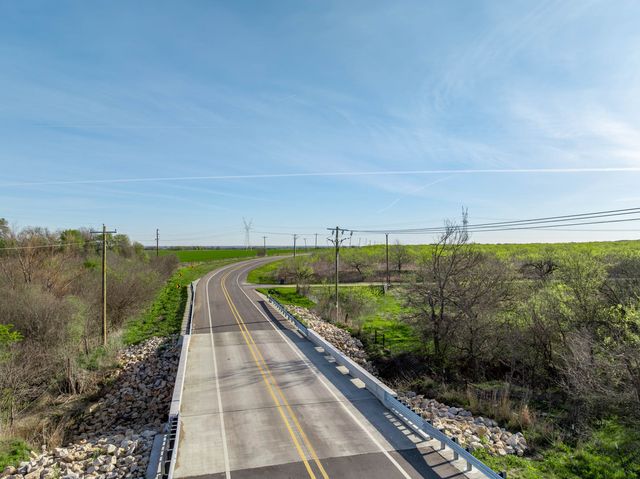 3692 Fm 66, Grandview, TX 76050